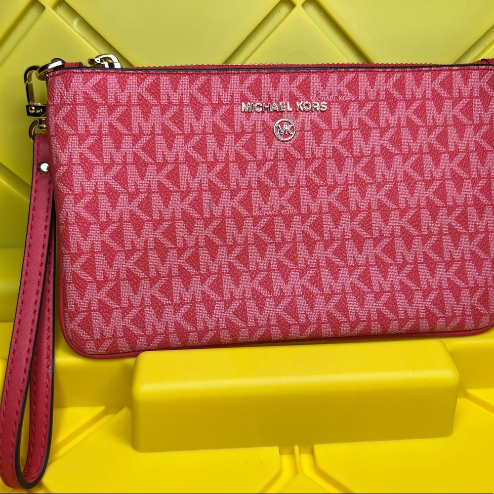 NWOT MICHAEL MICHAEL KORS Medium Logo Wristlet